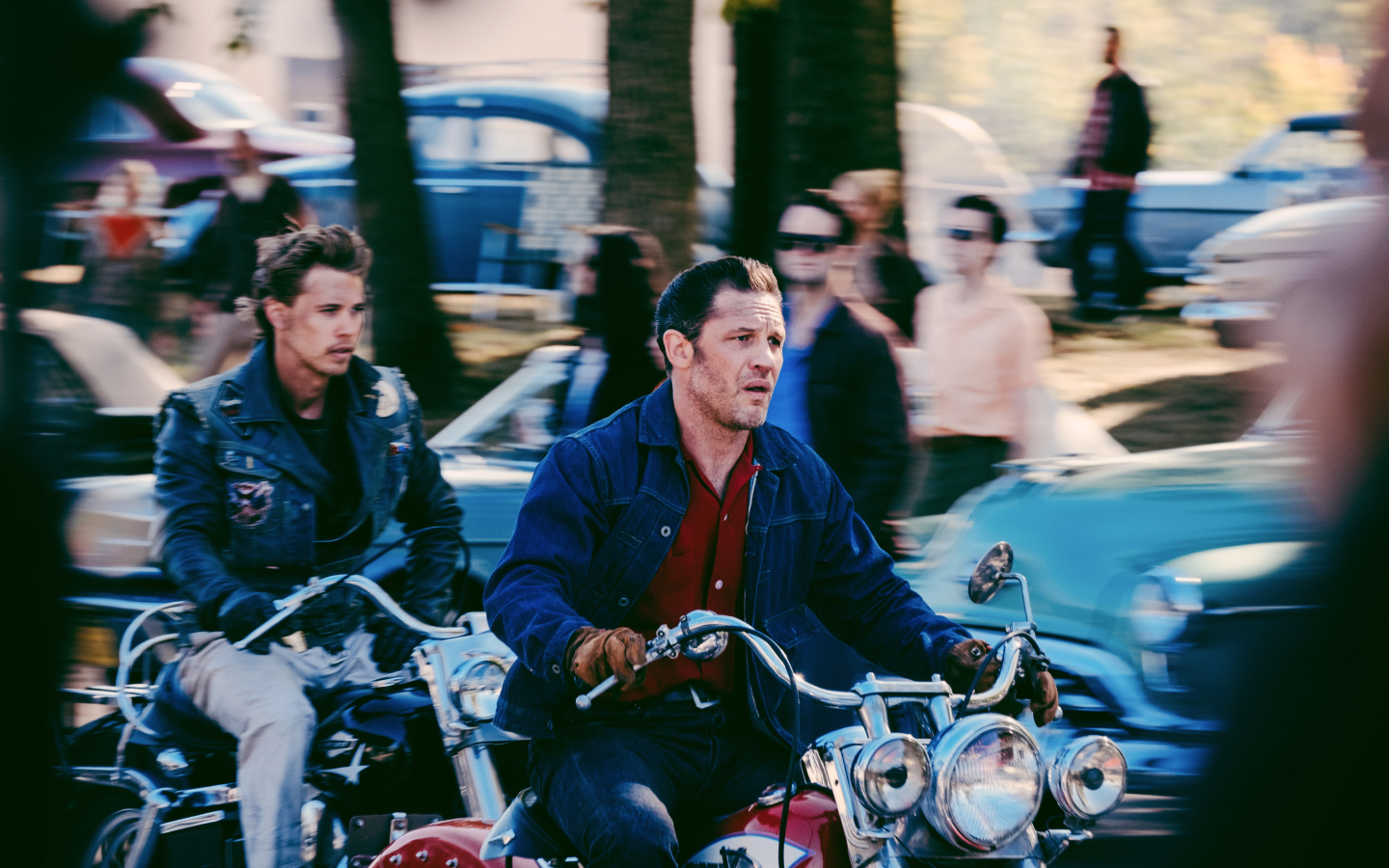 Tom Hardy as Johnny and Austin Butler as Benny ride their motorcycles